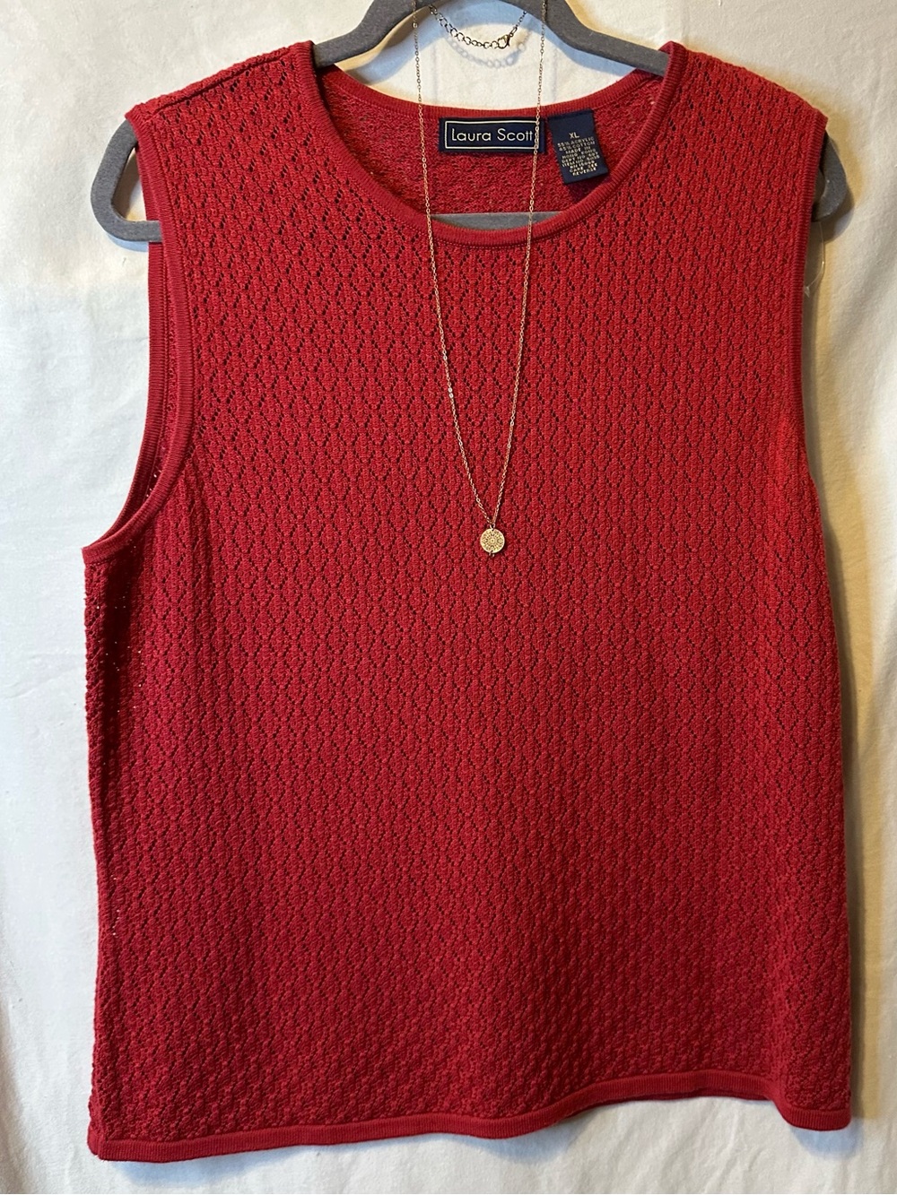 Laura Scott Red Textured Sleeveless Knit Shell
